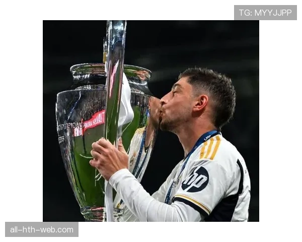 巴尔韦德与克罗斯的中场角色差异：风格、功能与战术适配性分析